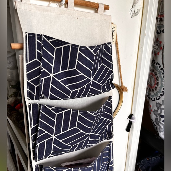 Overdoor hanging storage - Picture 2 of 5